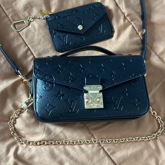 Black Bag & Matching Key Chain Card Holder - Picture 2 of 6